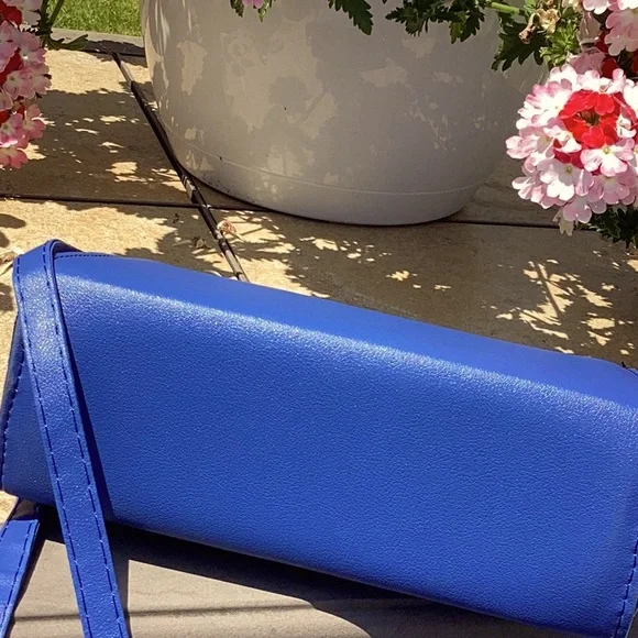 Unbranded Blue Bag With Heart Shaped Decorative Heart Shaped Snap. - Picture 6 of 10